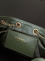 Chanel Small 25 Handbag Green Caviar Gold size 30x26x14cm - 5