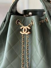 Chanel Small 25 Handbag Green Caviar Gold size 30x26x14cm - 3