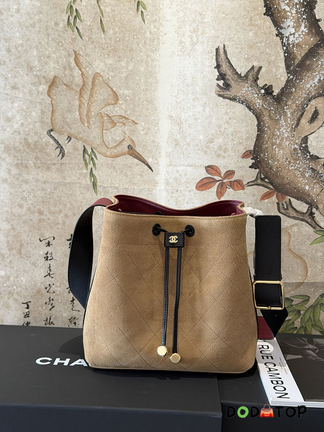 Chanel bucket bag size  23 x 23 x 14.5cm - 1