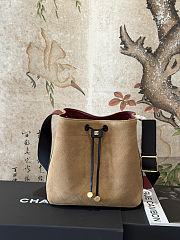 Chanel bucket bag size  23 x 23 x 14.5cm - 1