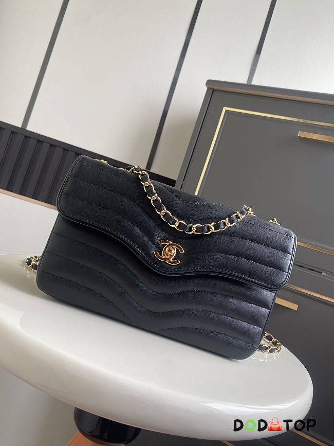 Chanel Flap Bag Patinated Lambskin & Gold Black size 25.5x16x7cm - 1