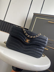 Chanel Flap Bag Patinated Lambskin & Gold Black size 25.5x16x7cm - 1