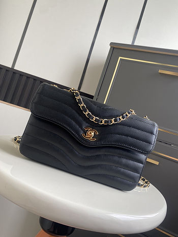 Chanel Flap Bag Patinated Lambskin & Gold Black size 25.5x16x7cm