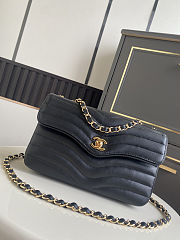 Chanel Flap Bag Patinated Lambskin & Gold Black size 25.5x16x7cm - 6