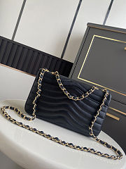 Chanel Flap Bag Patinated Lambskin & Gold Black size 25.5x16x7cm - 4