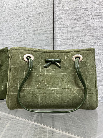 Dior shopping bag olive color size 27x19x13.5cm
