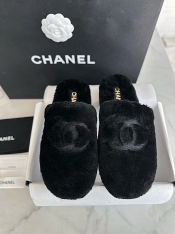 Chanel Fuzzy slippers black 