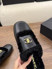 Chanel fur-lined slippers black  - 2